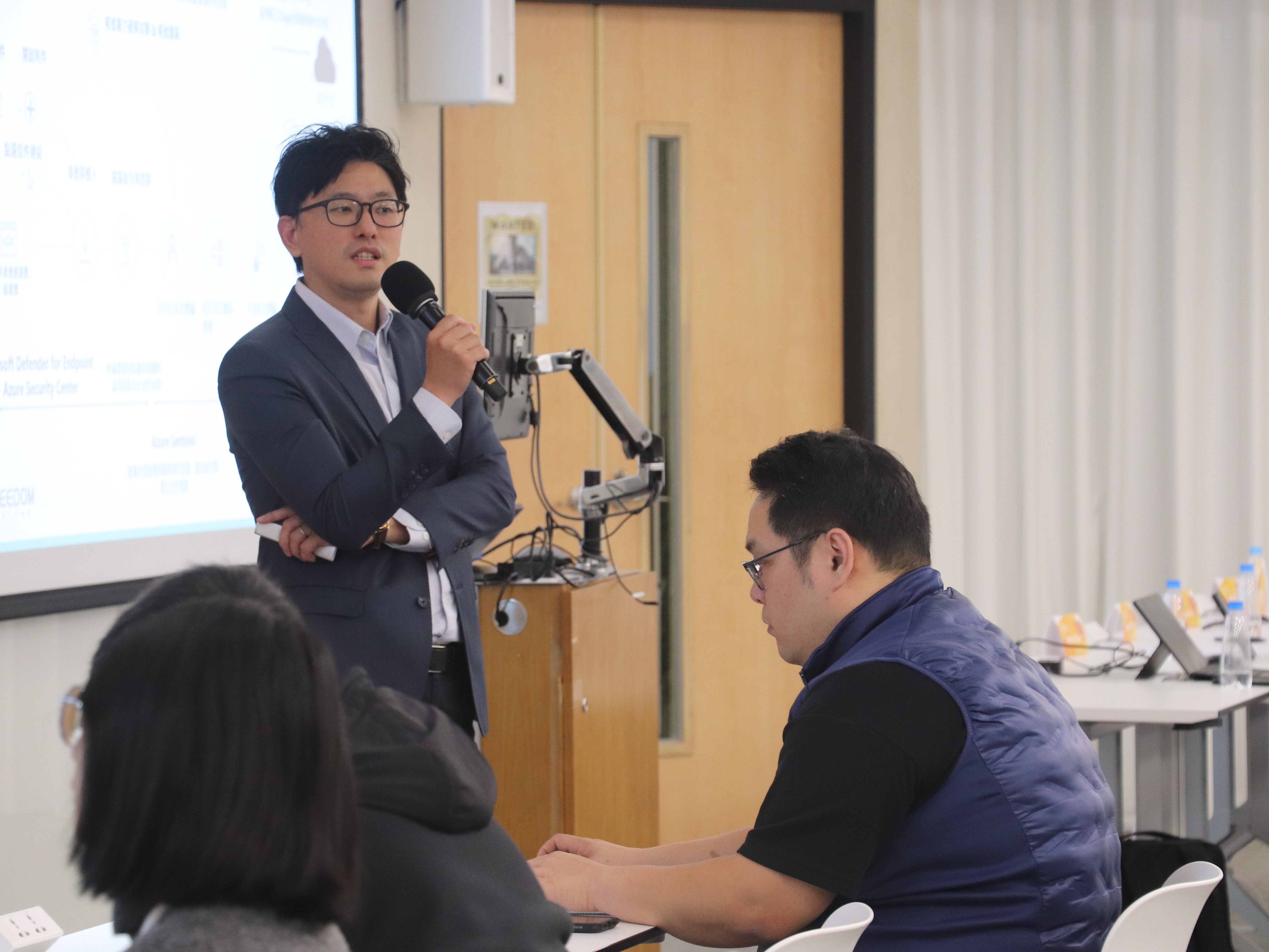 自由系統 資訊服務顧問 黃麒翰